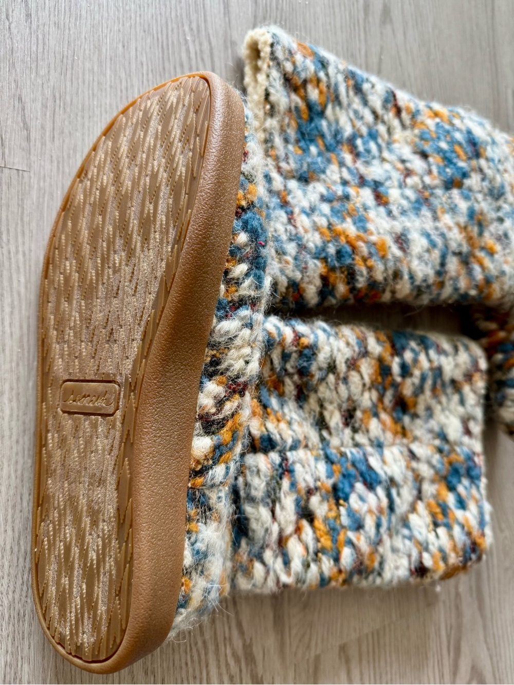 Sanuk Multicolor Knit Boots w Sherpa Lining - Picture 2 of 4